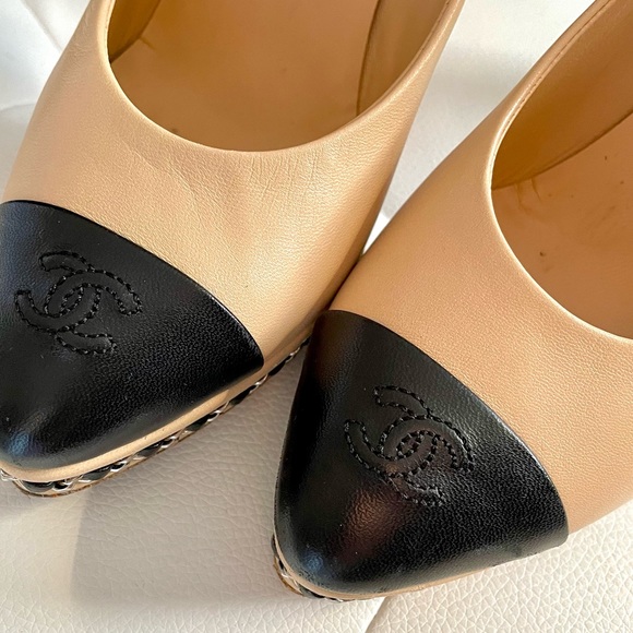 CHANEL Cap Toe Pump - Picture 3 of 12